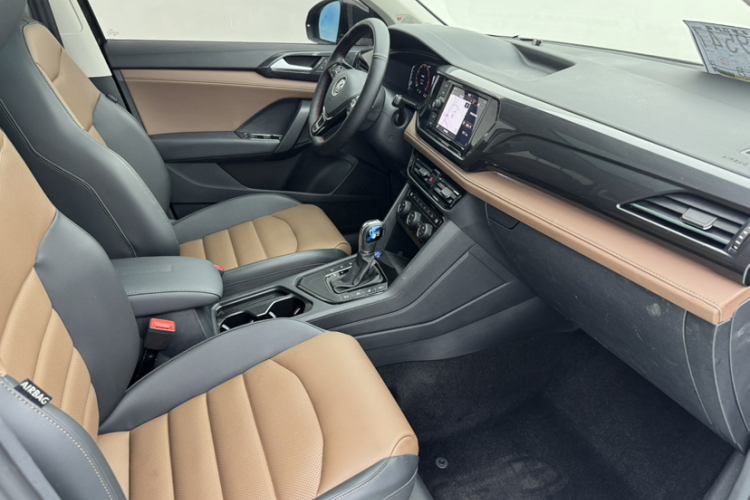 Volkswagen Tharu 2018 car image #11