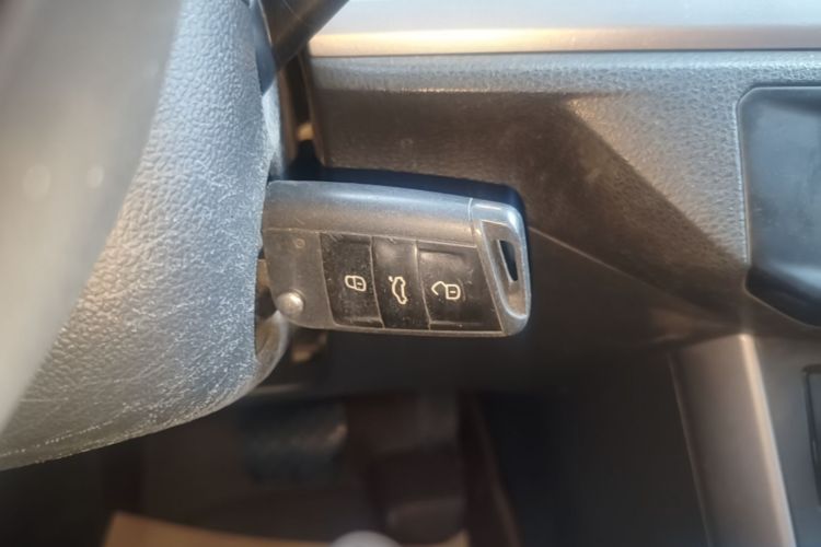 Volkswagen Polo 2020 car image #9