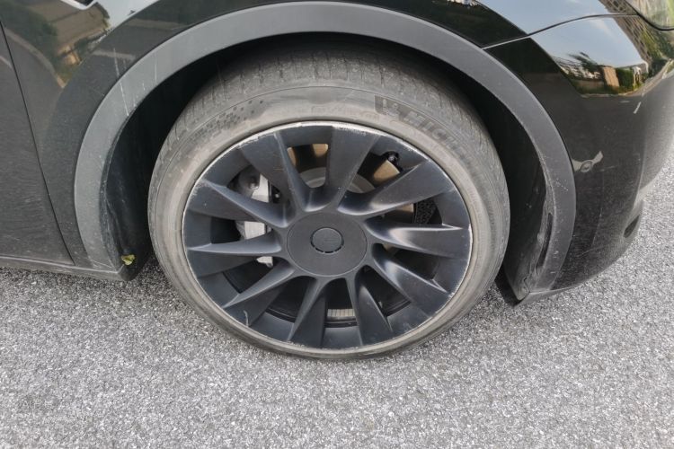 Tesla Model Y 2021 car image #9