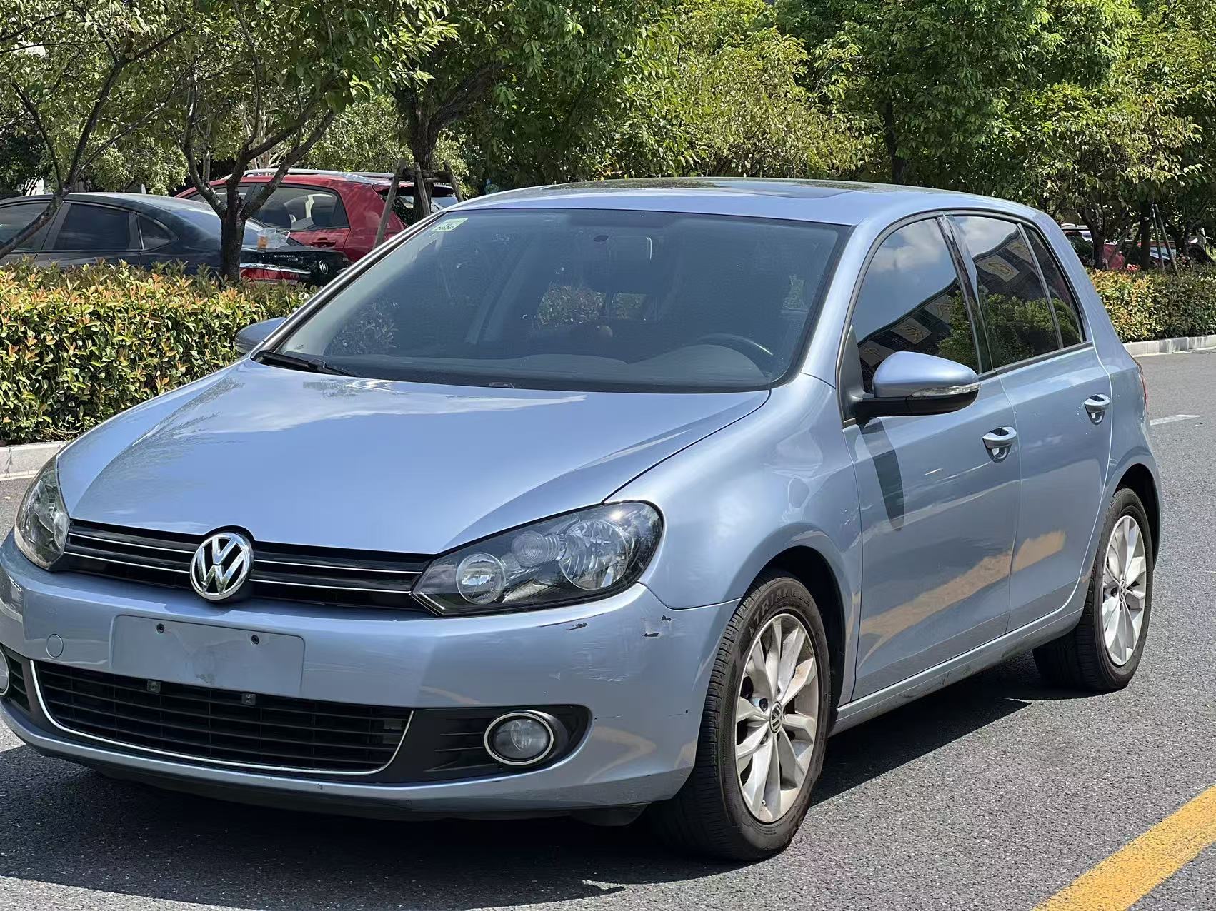 Volkswagen Golf 2012 car image 