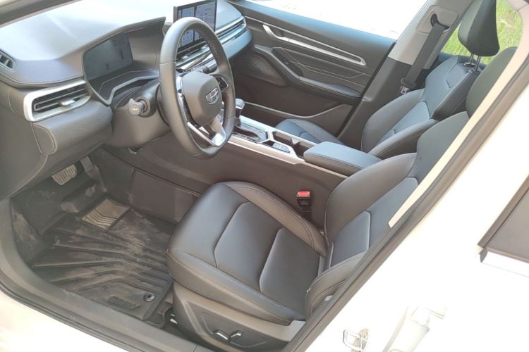 GEELY Emgrand 2025 #15 GEELY Emgrand 2025 car image #15