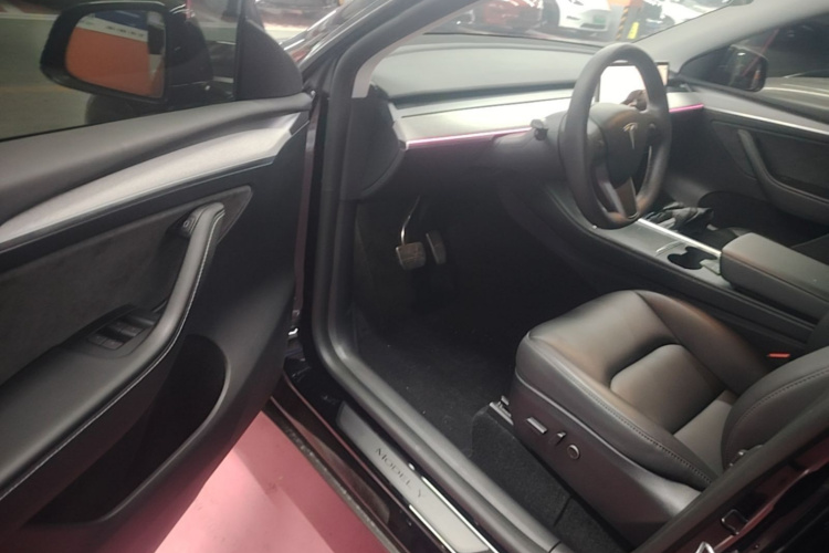 Tesla Model Y 2023 #16 Tesla Model Y 2023 car image #16