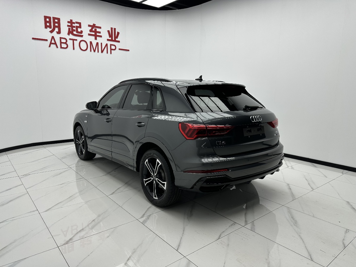 Audi Q3 2023 car image #8
