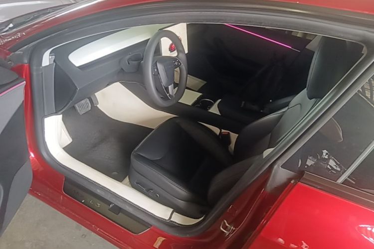 Tesla Model 3 2024 car image #16