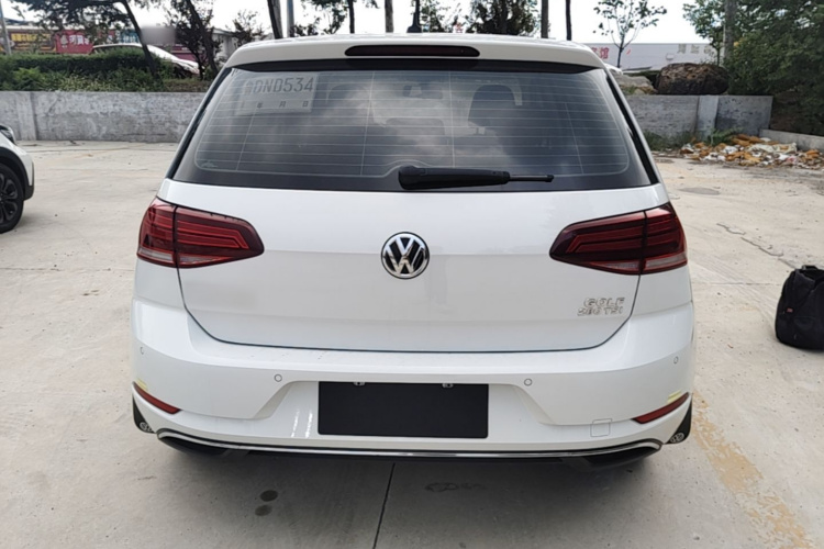 Volkswagen Golf 2020 car image #4