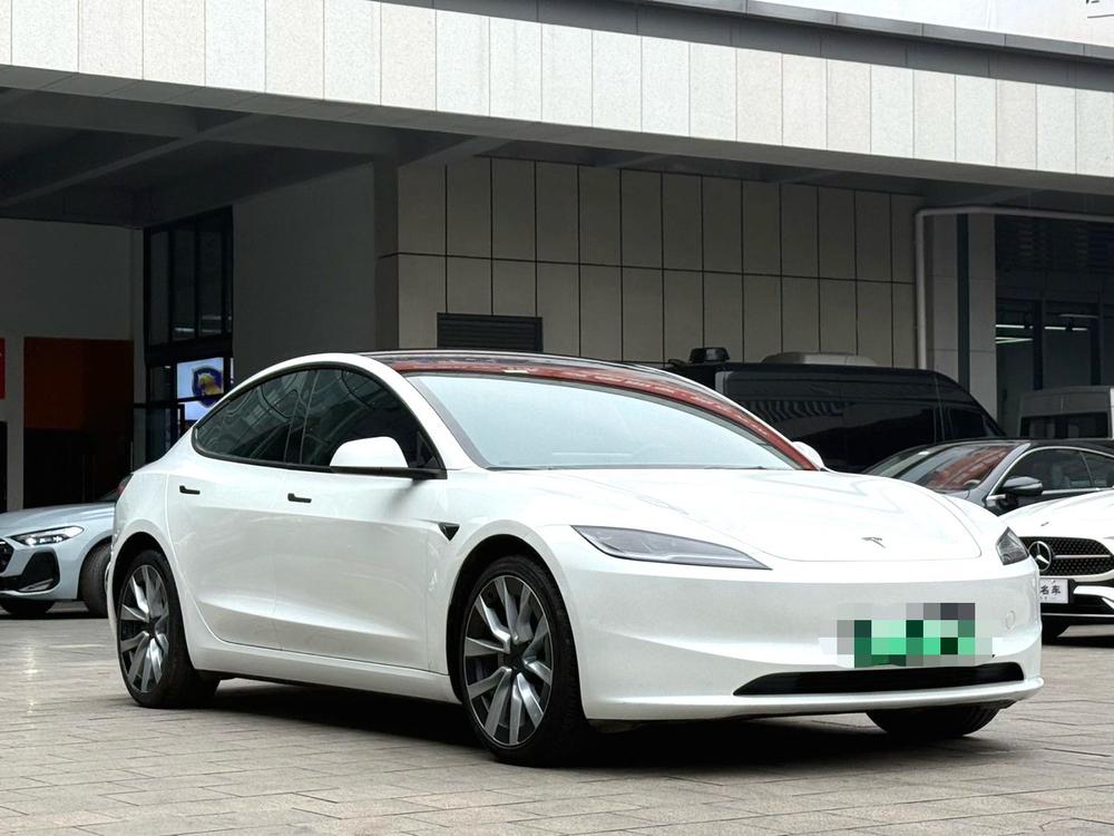 Tesla Model 3 2024 immagine di auto #3