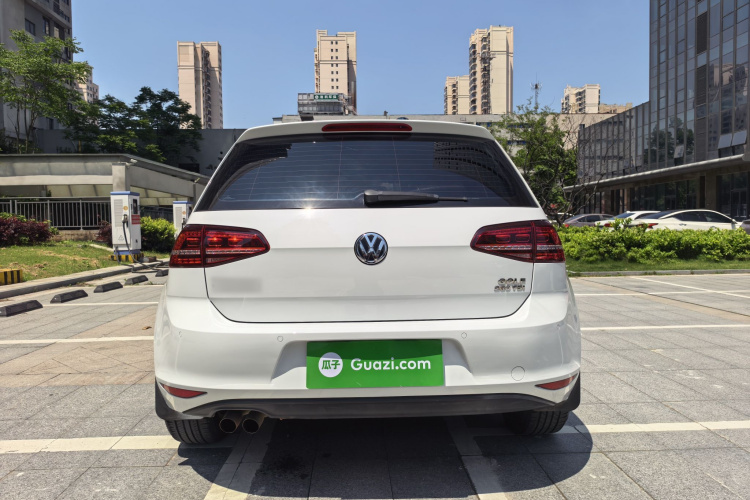 Volkswagen Golf 2017 car image #11