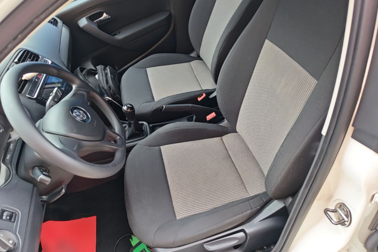 Volkswagen Polo 2016 car image #15