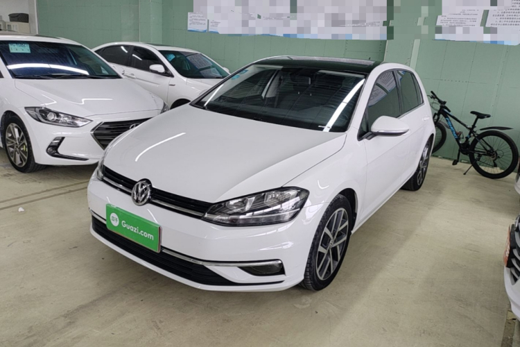 Volkswagen Golf 2020 car image #2