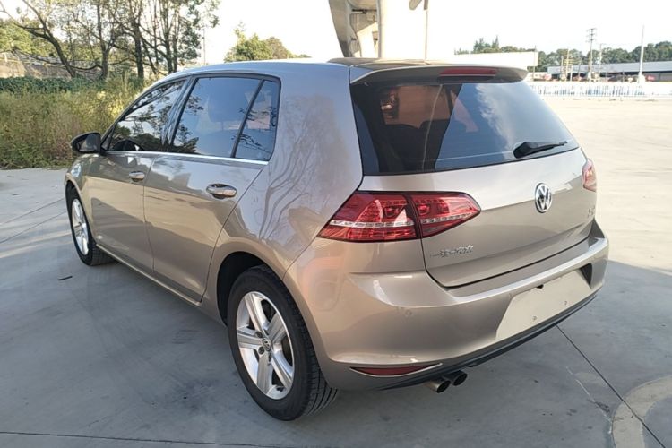 Volkswagen Golf 2017 car image #5