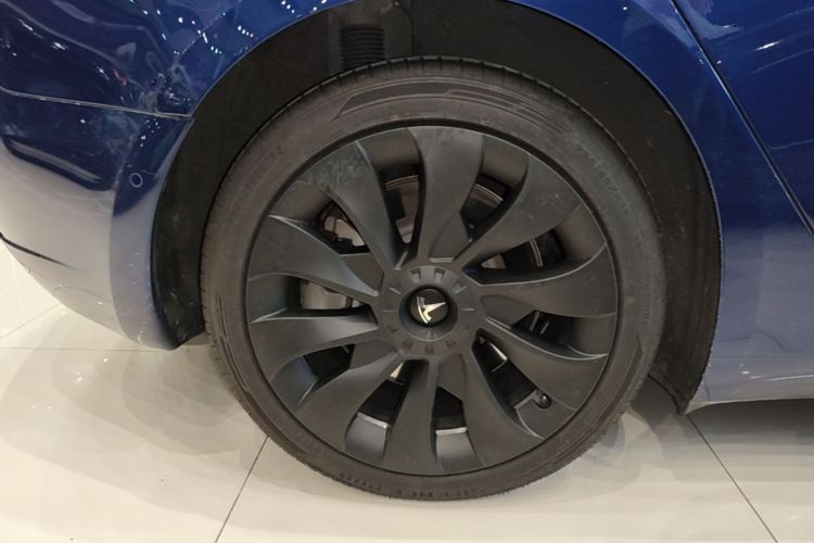 Tesla Model 3 2020 car image #10