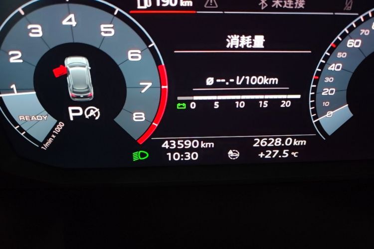 Audi Q3 2021 car image #12