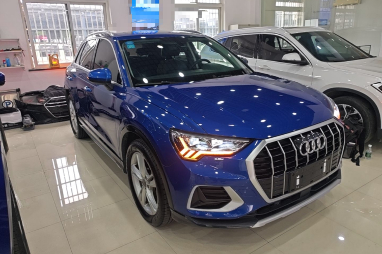 Audi Q3 2019 car image #6