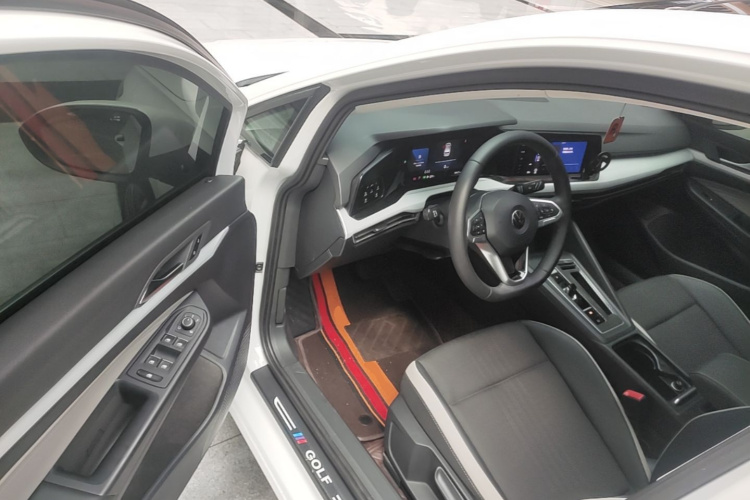 Volkswagen Golf 2022 car image #16