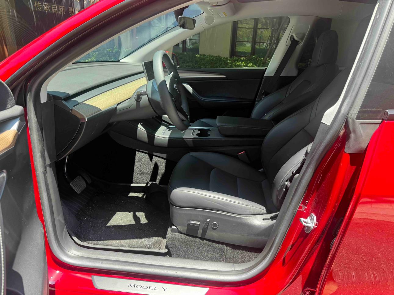 Tesla Model Y 2023 #4 Tesla Model Y 2023 car image #4