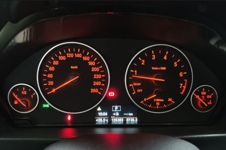 BMW 3 Series 2017 car image #12