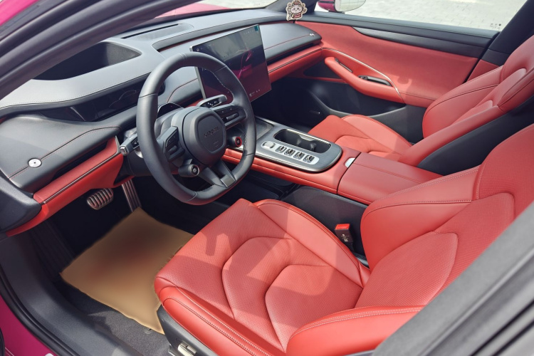 MI SU7 2025 immagine di auto #10