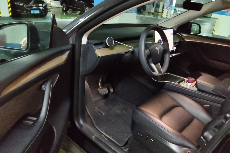 Tesla Model Y 2023 #13 Tesla Model Y 2023 car image #13