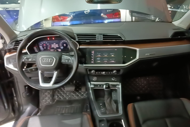 Audi Q3 2021 car image #10