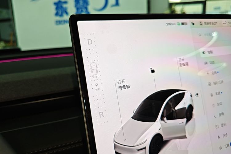 Tesla Model Y 2026 #18 Tesla Model Y 2026 car image #18