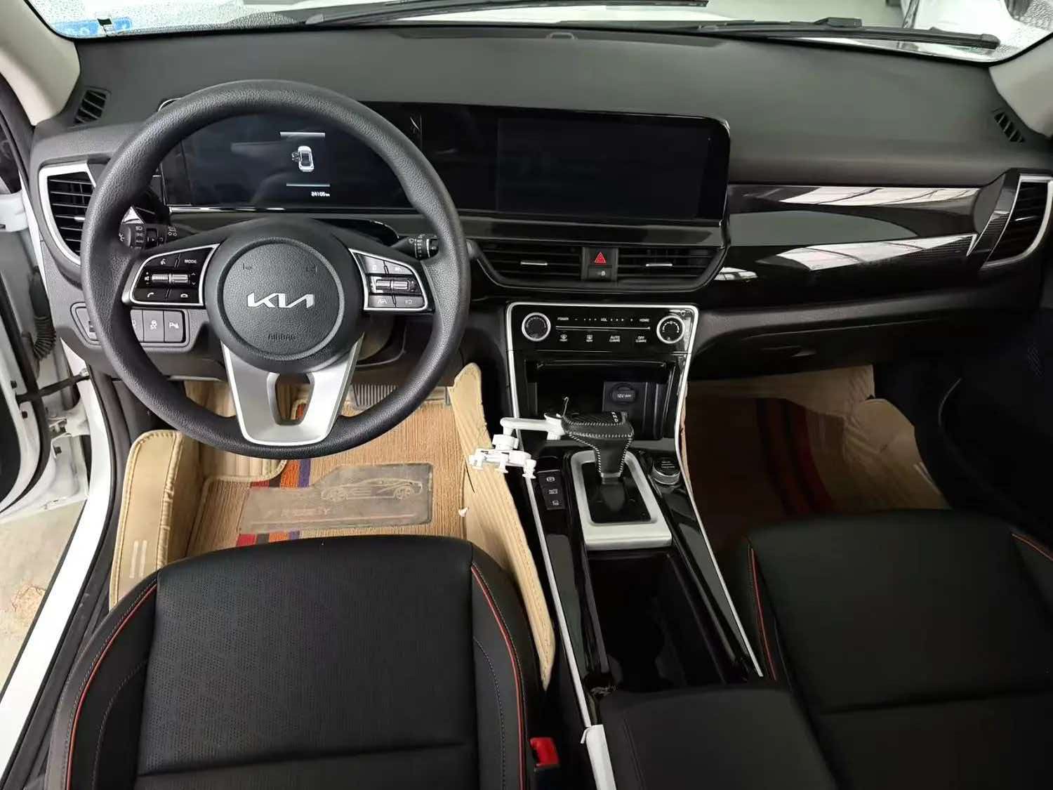Kia Seltos 2024 صورة سيارة #4