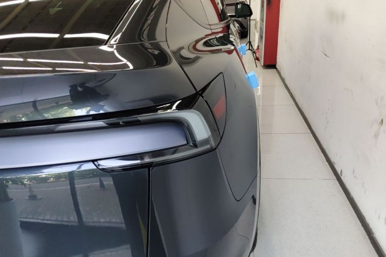 Tesla Model Y 2025 #8 Tesla Model Y 2025 car image #8