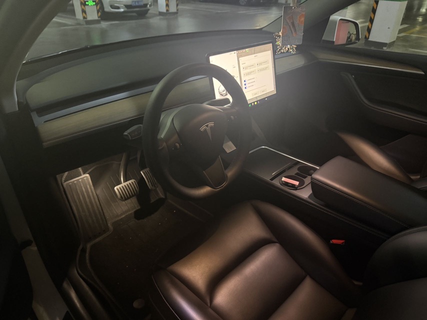 Tesla Model Y 2022 immagine di auto #2