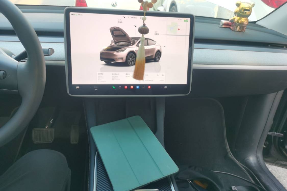 Tesla Model Y 2025 immagine di auto #26