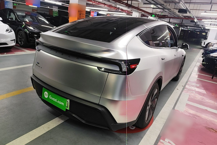 Tesla Model Y 2025 car image #7