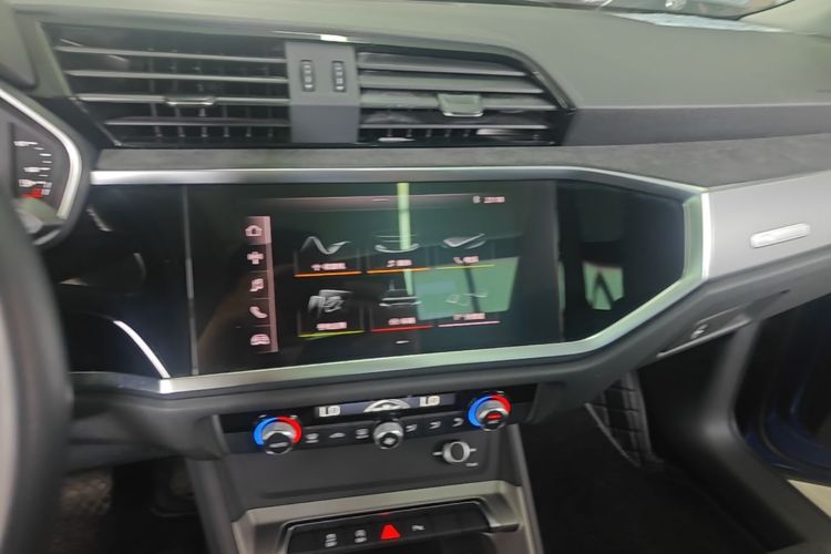 Audi Q3 2021 car image #13