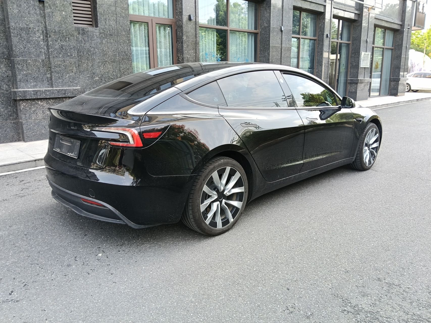 Tesla Model 3 2025 car image #3