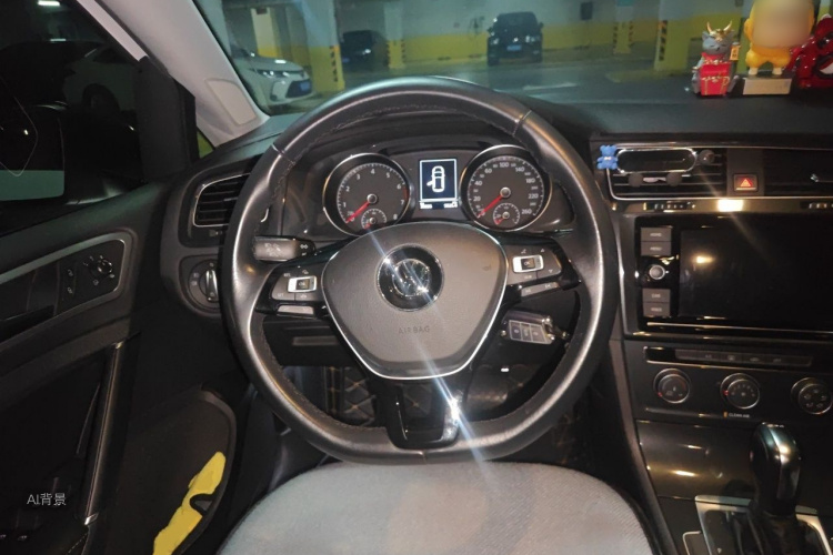 Volkswagen Golf 2019 car image #12