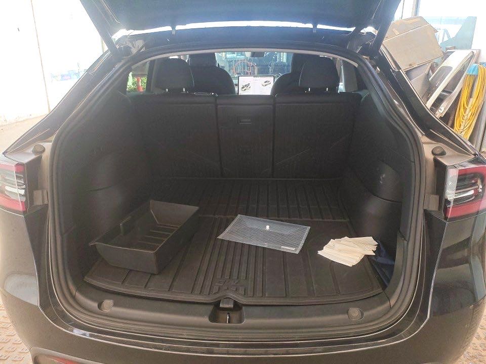Tesla Model Y 2024 car image #11