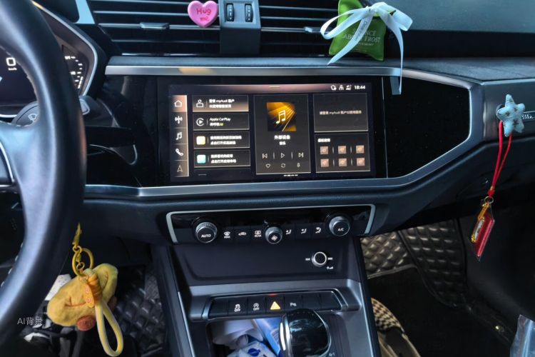 Audi Q3 2023 car image #15