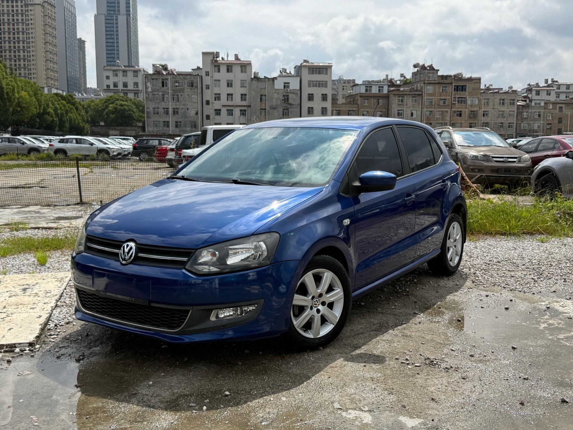 Volkswagen Polo 2011 Volkswagen Polo 2011 car image