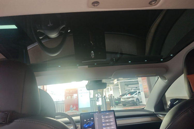 Tesla Model 3 2021 car image #18