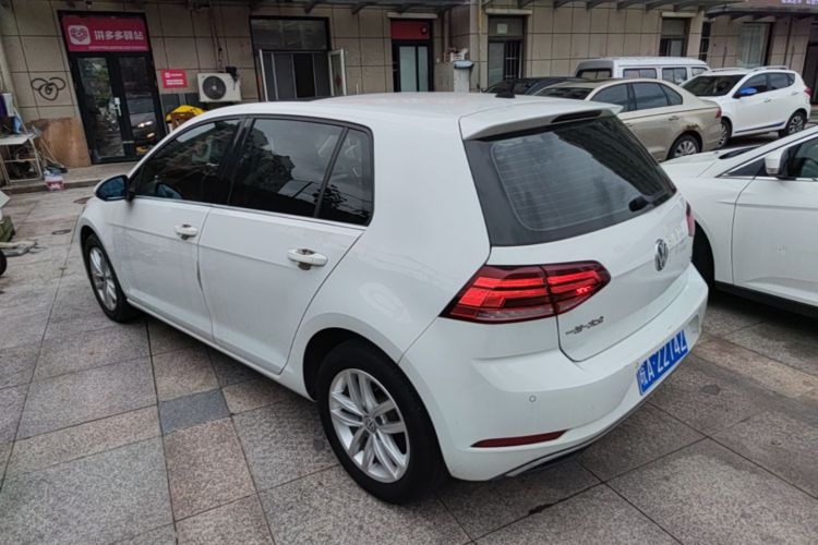 Volkswagen Golf 2019 car image #5