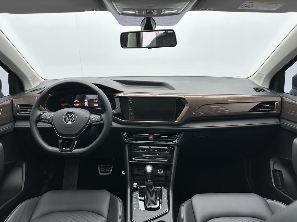 Volkswagen Tharu 2023 car image #13