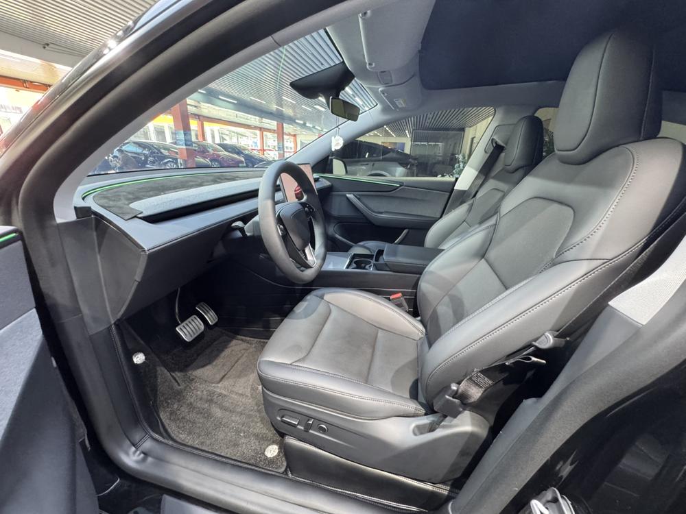 Tesla Model Y 2025 #19 Tesla Model Y 2025 car image #19