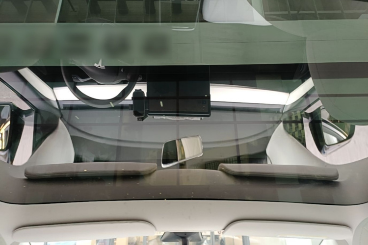 Tesla Model Y 2021 car image #18