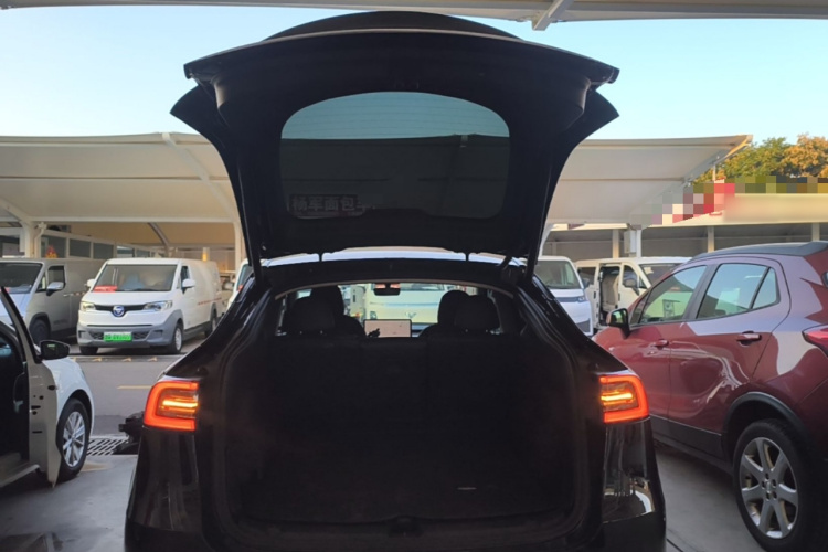 Tesla Model Y 2022 صورة سيارة #19