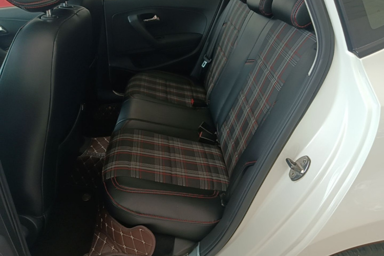 Volkswagen Polo 2018 car image #17