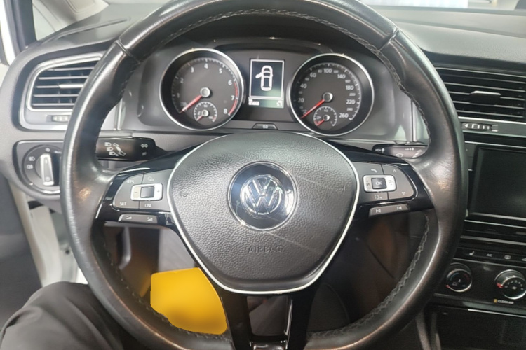 Volkswagen Golf 2018 car image #16