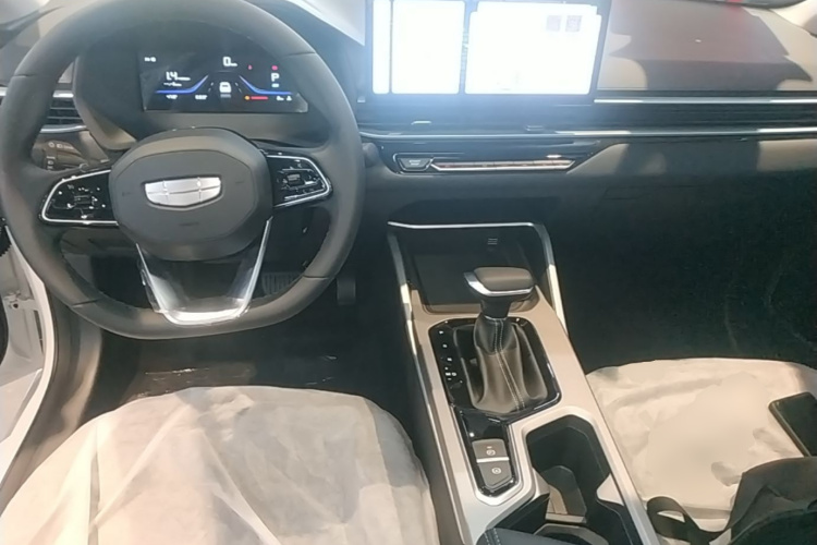 GEELY Emgrand 2026 car image #11