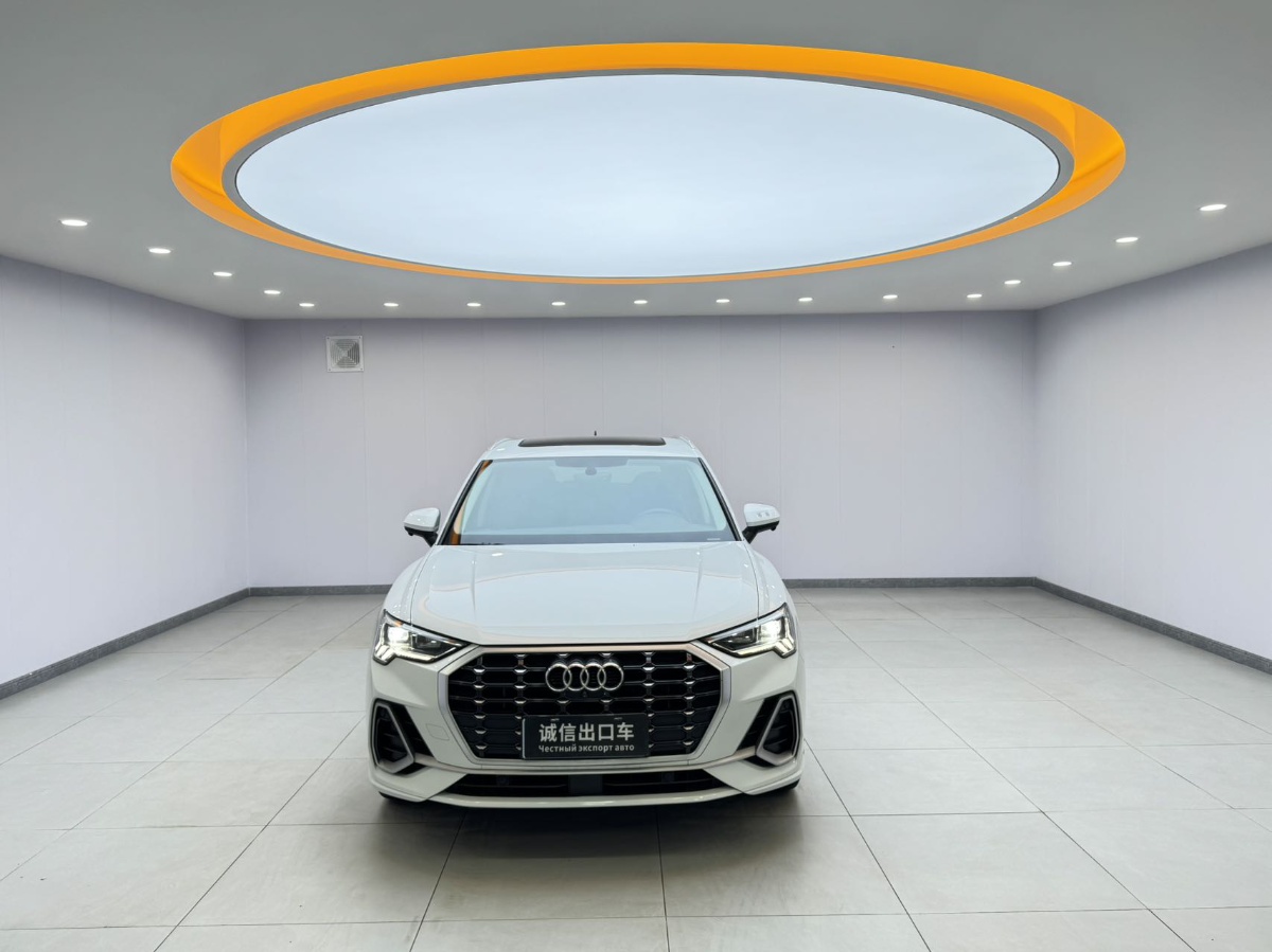 Audi Q3 2022 car image #3