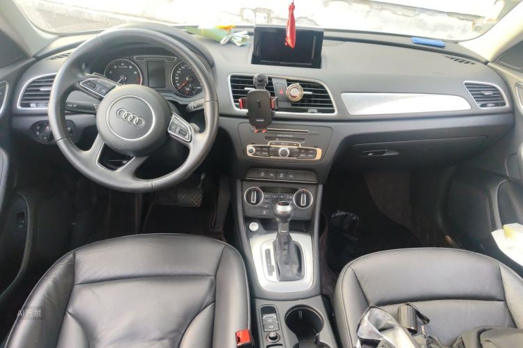 Audi Q3 2017 car image #11