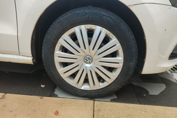 Volkswagen Polo 2017 car image #3