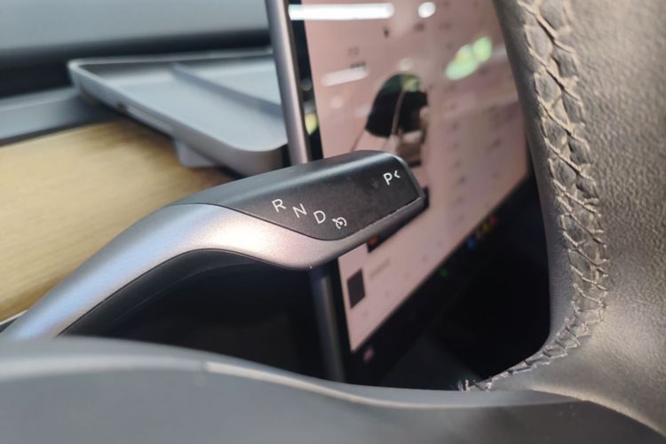 Tesla Model Y 2022 car image #18