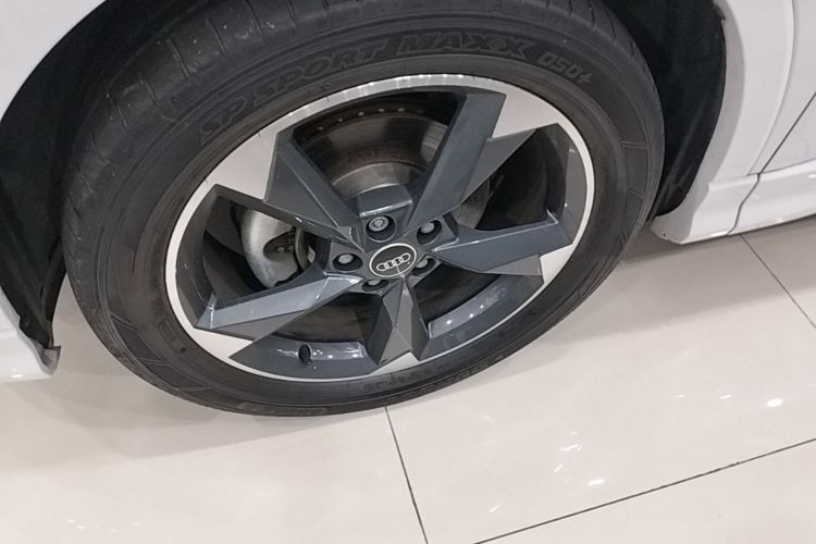 Audi Q3 2022 car image #9