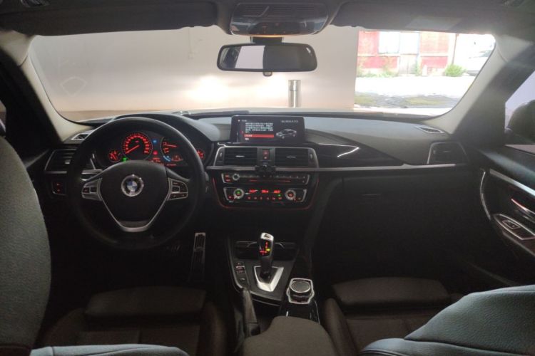 BMW 3 Series 2018 immagine di auto #10